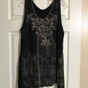 Loose flowing sleeveless top tank